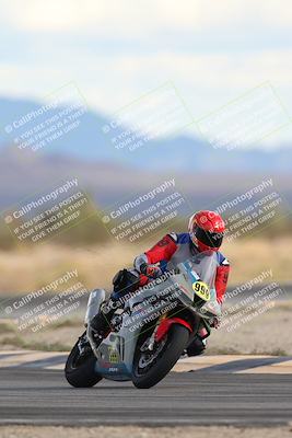 media/Nov-16-2025-Race Pace (Sun) [[8c5fa54630]]/Non Verified Riders (1st 20 Minutes)/5-Turn 15 (110pm)/